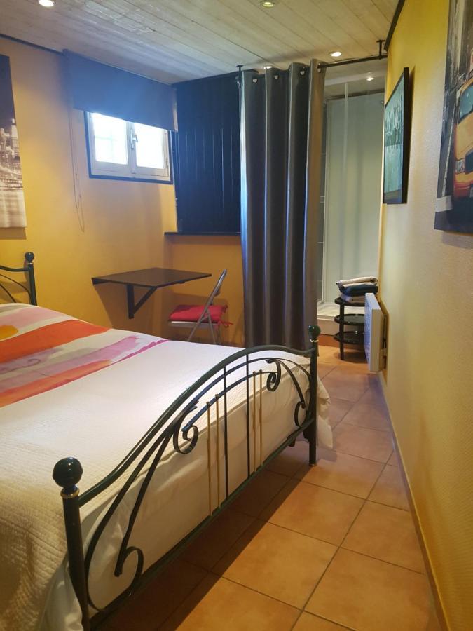 Chambre D'Hotes Le Cypres Bleu Roussillon  Buitenkant foto