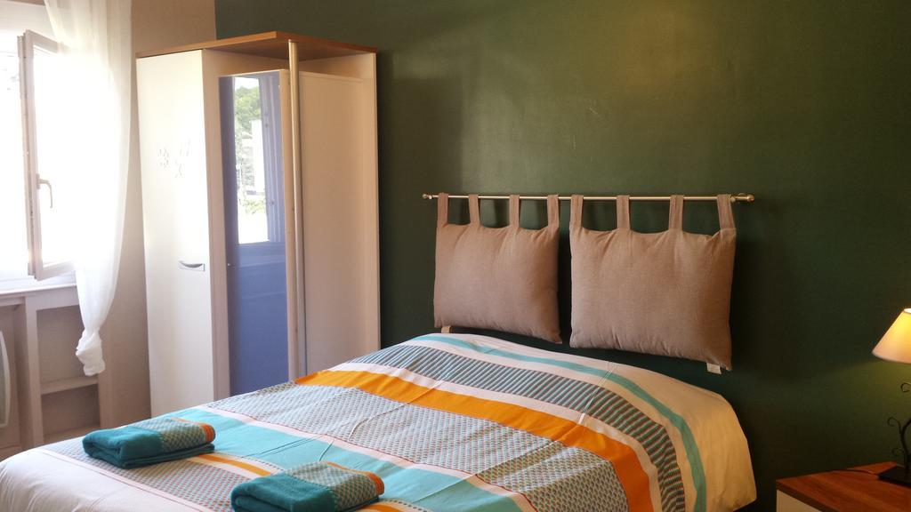 Chambre D'Hotes Le Cypres Bleu Roussillon  Buitenkant foto
