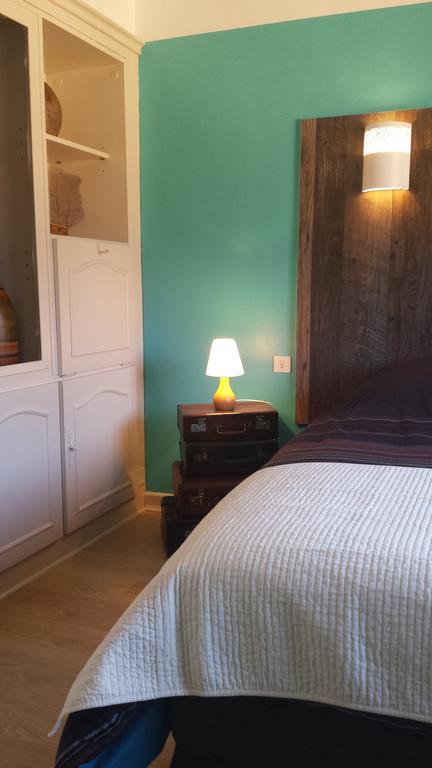 Chambre D'Hotes Le Cypres Bleu Roussillon  Buitenkant foto