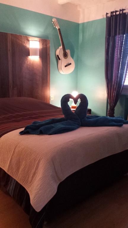 Chambre D'Hotes Le Cypres Bleu Roussillon  Buitenkant foto