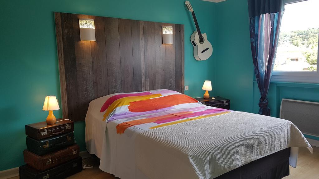 Chambre D'Hotes Le Cypres Bleu Roussillon  Buitenkant foto
